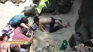 সুন্দর স্বর্ণকেশী কে ...