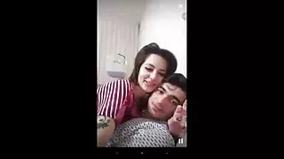 আবেগপ্রবণ শ্যামাঙ্গি ...