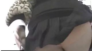 হর্নি ডুড টেবিলের উপ ...