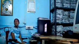 বস্টি স্বর্ণকেশী মুর ...